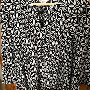 Crown and Ivy navy top XL.